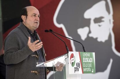 El presidente del PNV, Andoni Ortuzar, interviene este domingo en un acto por el 112 aniversario del fallecimiento de Sabino Arana.