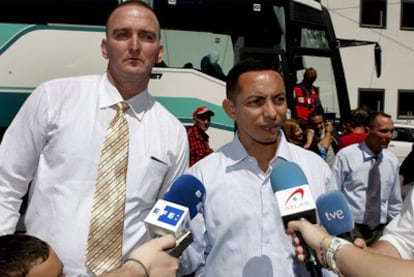 Los presos cubanos liberados  Mijail Bárzaga y Luis Milán atienden a la prensa en Madrid.