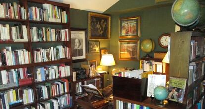 La habitación en la que María del Carmen Rodríguez tiene su libros en Denver