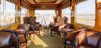 Salón del Blue Train, el tren de lujo que une Ciudad del Cabo y Johanesburgo, en Sudáfrica.
