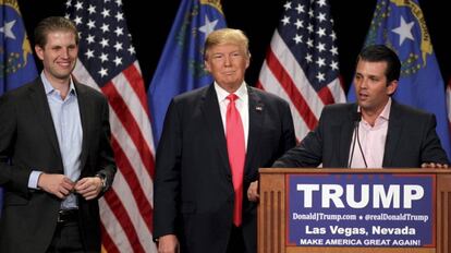 El ahora presidente Donald Trump junto a sus hijos, Donald Jr. y Eric Trump.