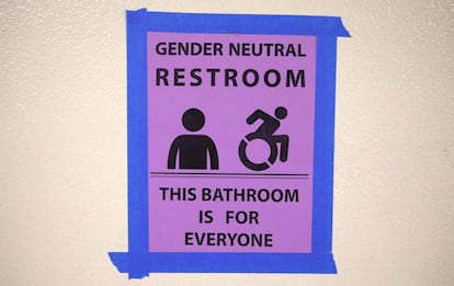 El primer baño de género neutral en un colegio de Los Ángeles.