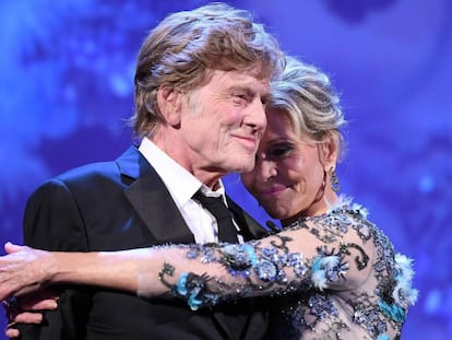 Robert Redford y Jane Fonda, el 1 de septiembre de 2017 en Venecia, tras recibir el León de Oro a la carrera.