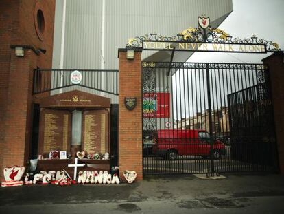 Uno de los accesos a Anfield, el estadio del Liverpool, esta ma&ntilde;ana