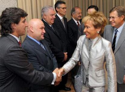 La vicepresidenta primera del Gobierno se ha reunido con un grupo de empresarios españoles.