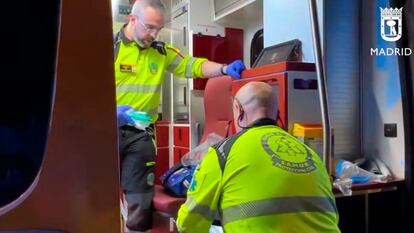 Colisión entre un taxi y una bicicleta de reparto en la avenida Ciudad de Barcelona.