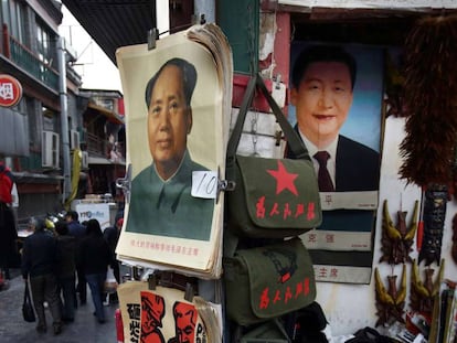 Posters de Mao Zedong y Xi Jinping en Pek&iacute;n, en 2014.