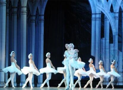 <i>El lago de los cisnes,</i> representado por el Rousse State Ballet.