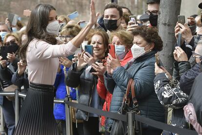 La reina Letizia acudió este martes a León, donde presidió el acto oficial por el Día Mundial de las Enfermedades Raras, y alabó “el movimiento asociativo liderado por FEDER para acabar con el acceso desigual a los recursos disponibles”.