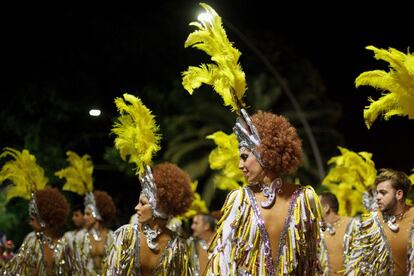 Danzarines Canarios durante el desfile en Santa Cruz de Tenerife.