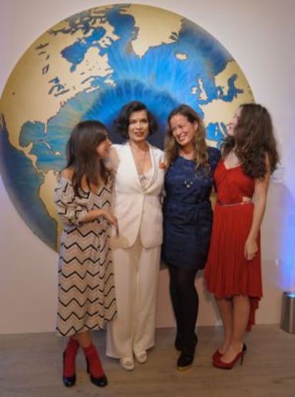 Bianca Jagger, su hija Jade y sus dos nietas: Assisi y Amba.