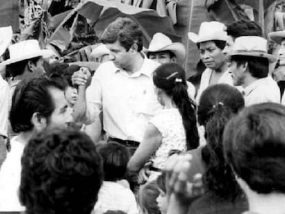 Andrés Manuel López Obrador en un bloqueo a Pemex en 1996.