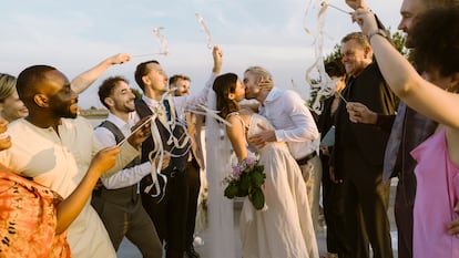 "These days you show up at a wedding and you hardly know where to look," says María Oronoz, head of Martina por el Norte.