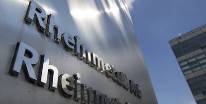 Logo de Rheinmetall en la fachada de un edifico en Düsseldorf, Alemania.