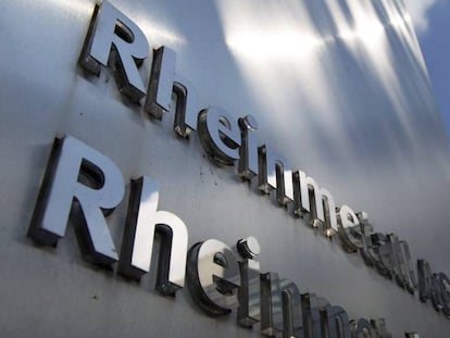 Logo de Rheinmetall en la fachada de un edifico en Düsseldorf, Alemania. 