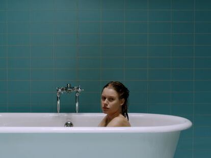 Manuela Vellés en un fotograma del cortometraje 'El orden de las cosas'.