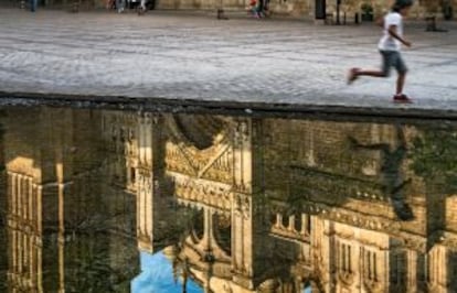 Cristina Iglesias ha realizado un corte en la plaza del Ayuntamiento de Toledo, uno de los puntos más concurridos de la histórica ciudad.