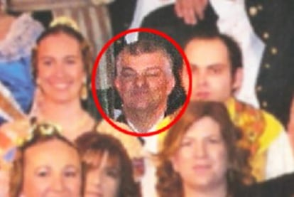 José Emilio Sanfrancisco, con miembros de su falla.