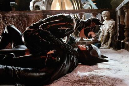 Michelle Pfeiffer y Michael Keaton, en 'Batman vuelve'.