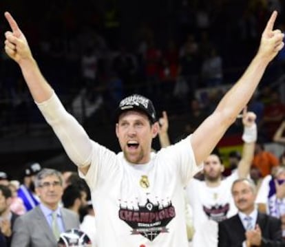 Nocioni celebra la Euroliga del Real Madrid.