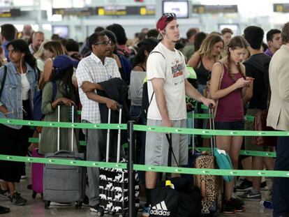 Cues al control de seguretat del Prat, aquest dijous.