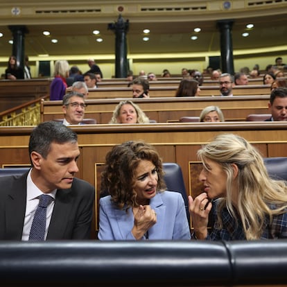 DVD 1235 Madrid, 08/10/2024. Pleno del congreso de los diputados. Desde la izquierda, Pedro sánchez, María Jesús Montero y Yolanda Díaz. /Pablo Monge.