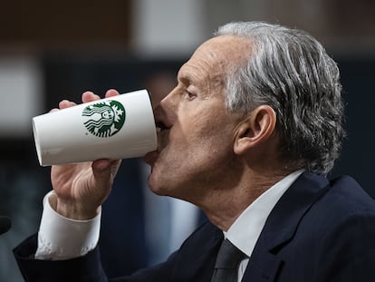 Howard Schultz, en una comparecencia en el Senado en marzo pasado.