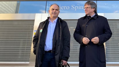 El secretario general de Junts per Catalunya, Jordi Turul, y el expresidente de la Generalitat Carles Puigdemont, en Bruselas.