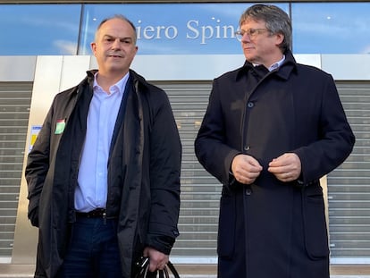 El secretario general de Junts per Catalunya, Jordi Turull, junto a Carles Puigdemont, el pasado mes de noviembre.