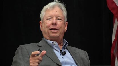 Richard Thaler en la Universidad de Chicago tras saber que hab&iacute;a sido galardonado con el Nobel de Econom&iacute;a.