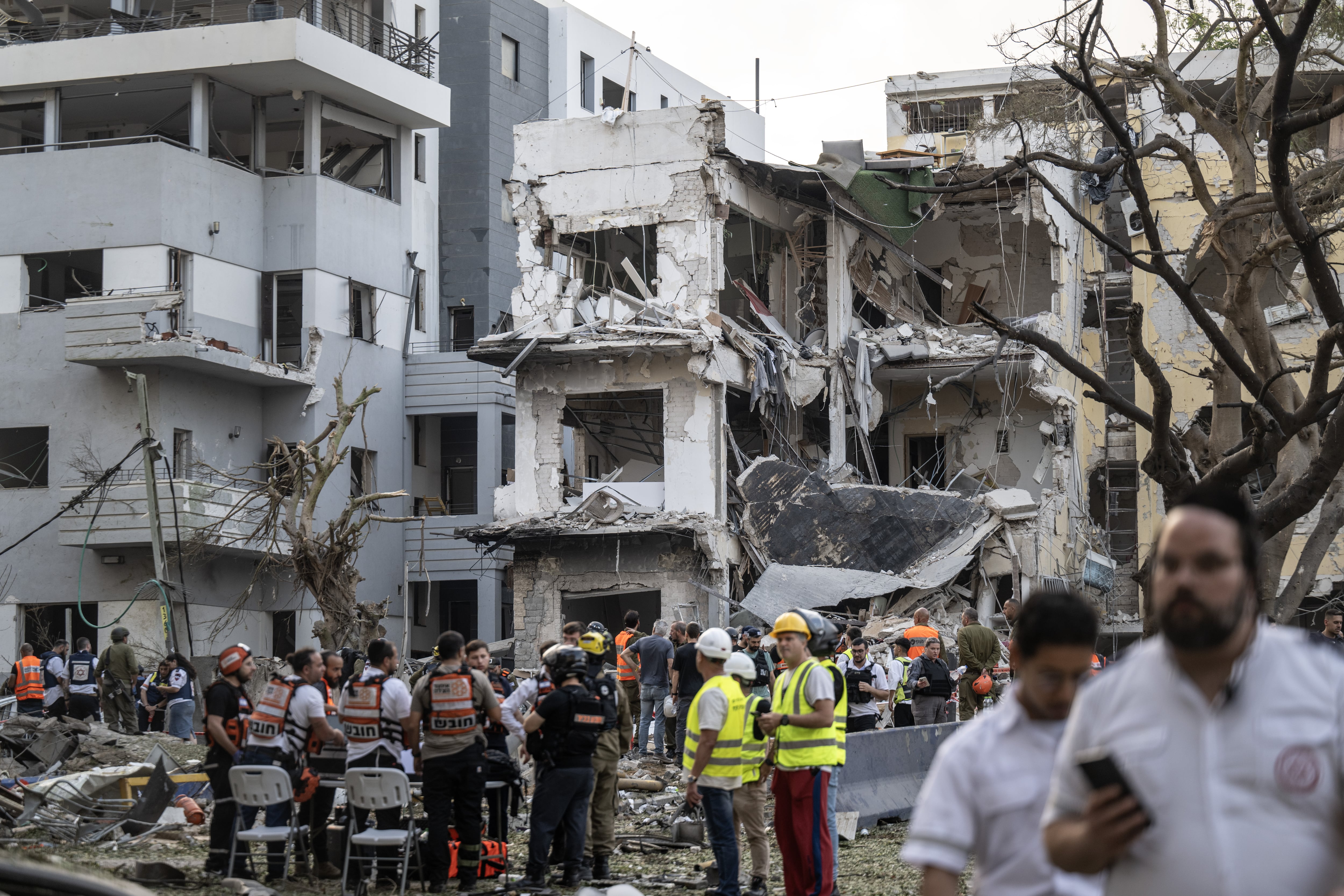 Última hora del conflicto en Oriente Próximo, en directo | Al menos ocho muertos en una nueva oleada de ataques de Irán contra Israel 