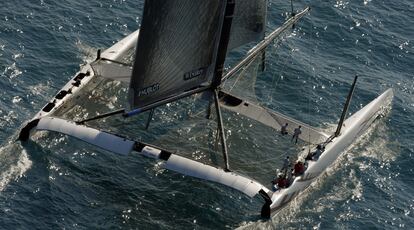 El Alinghi ha elegido un catamarán, frente al trimarán del Oracle, para defender el título de esta edición.