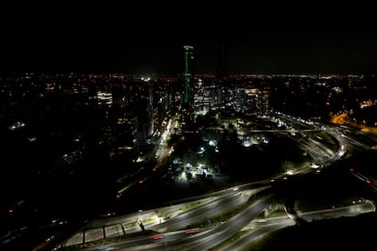 Vue de Santiago lors d'une panne de courant au Chili, le mardi 25 février 2025.