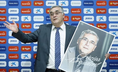 El hasta hoy presidente del Espanyol, Joan Collet, en la conferencia de prensa de su adi&oacute;s.