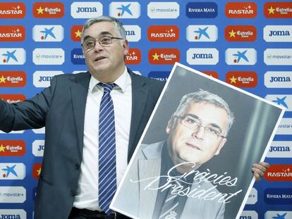 El hasta hoy presidente del Espanyol, Joan Collet, en la conferencia de prensa de su adi&oacute;s.