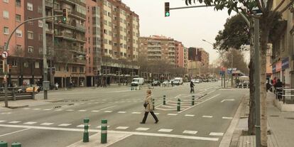 La calle como franja. Estrategia urbana transversalización. Fuente de las imágenes: Procés de reflexió participada sobre els eixos transversals a la Meridiana (M. Mayorga, X. Abadía, M. Ramos, T. López, M. P. Fontana y G. Clavera).