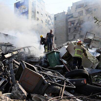 Beirut (Lebanon), 01/11/2024.- Firefighters work to extinguish a fire at the site of an Israeli military strike in the Kafaat area of the Dahieh district in Beirut, Lebanon, 01 November 2024. According to the Lebanese Ministry of Health, more than 2,800 people have been killed and over 13,000 others have been injured in Lebanon since the start of recent escalations of hostilities. (Líbano) EFE/EPA/WAEL HAMZEH
