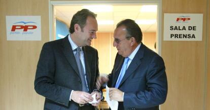 El presidente del Consell, Alberto Fabra, y el de Aerocas, Carlos Fabra.