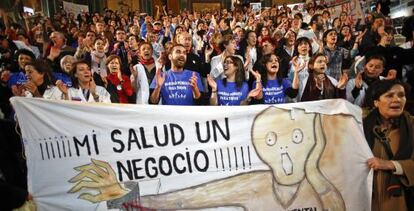 Acto de protesta en el Colegio de Médicos.