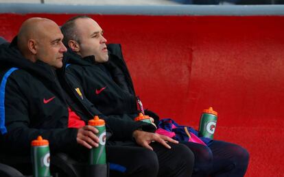 Andrés Iniesta en el baquillo del Barcelona.