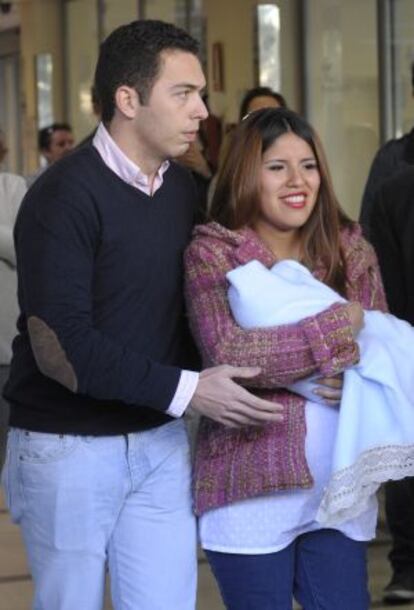 Chabelita y Alberto Isla presentan a su hijo Alberto Isla Pantoja, el pasado día 10.