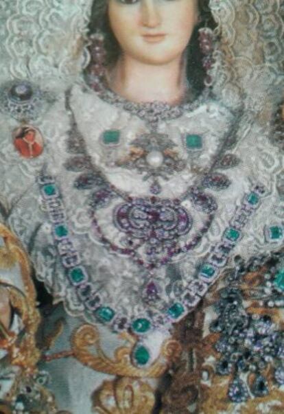 Uno de los collares de esmeraldas que estaban en la Iglesia del Palmar de Troya.