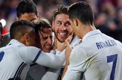 La felicidad de Modric y Ramos en la celebraci&oacute;n del 1-1 contra el Barcelona.