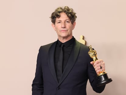 Director Jonathan Glazer, with the Oscar for 'The Zone of Interest' on March 10, 2024 in Los Angeles, California.