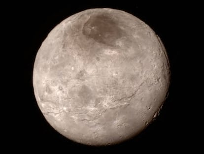 La región oscura al norte de la luna de Plutón Caronte se ha bautizado como Mordor