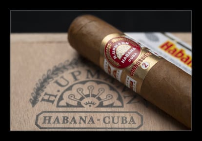 La marca H. Upmann presenta en el mercado español una nueva vitola, Connossieur No.2, la primera de cepo 51 en el portafolio de habanos, que enriquece la ya reconocida Línea Connossieur. De vitola de galera Bohemios y con unas dimensiones de 134 mm de longitud, se presenta en un cajón de madera natural que contiene 25 habanos elaborados a mano. Su fortaleza evoluciona de suave a media, con aromas amaderados, tostados y florales, y un sabor algo especiado que deja un postgusto persistente a frutos secos, nuez moscada y vainilla. Precio: 13,25 euros el habano.