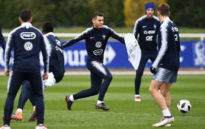 Lucas Hernández, en un entrenamiento de Francia.