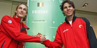 El belga Ruben Bemelmans y Rafael Nadal se saludan durante el sorteo de ayer.