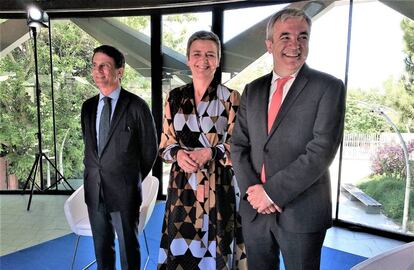 Manuel Valls, Margrethe Vestager y Luis Garicano.