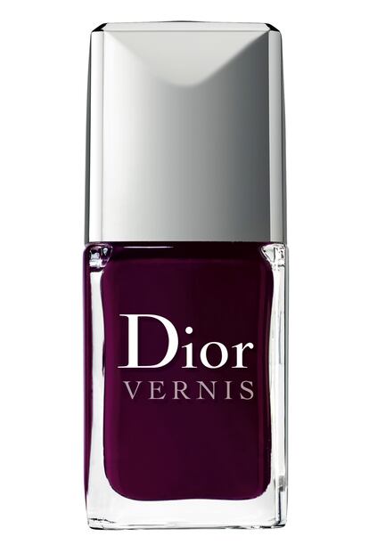 Las nuevas lacas de uñas de Dior se llaman Les Vernis Violets Hypnotiques, en sofisticados tonos de violeta. Nos quedamos con Orchid, en berenjena brillante. Se venden únicamente en El corte Ingés de Castellana y Serrano en Madrid, Pintor Sorolla en Valencia y en Diagonal y Plaza de Cataluña en Barcelona.